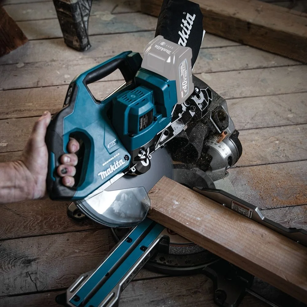 128.webp Makita GSL02Z 40V Max XGT Brushless Cordless 8-1/2″ Dual-Bevel - Image 2