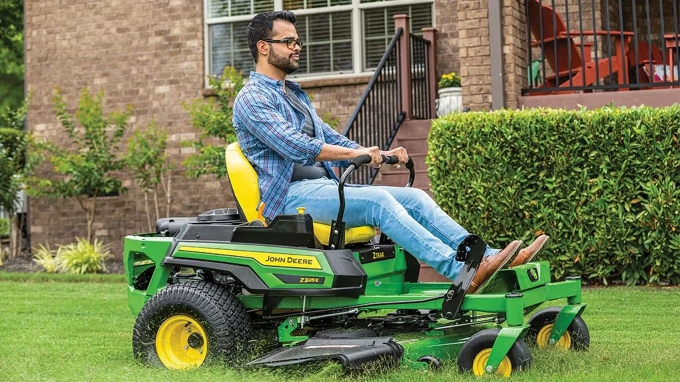 2-249.webp Z325E ZTrak™ Mower with 48-in. Decks. - Image 5