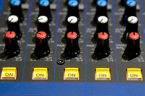 a4-44-1-1-1.webp Yamaha MG16XU 16-Inputs 6-Bus Mixers with Effects - Image 3